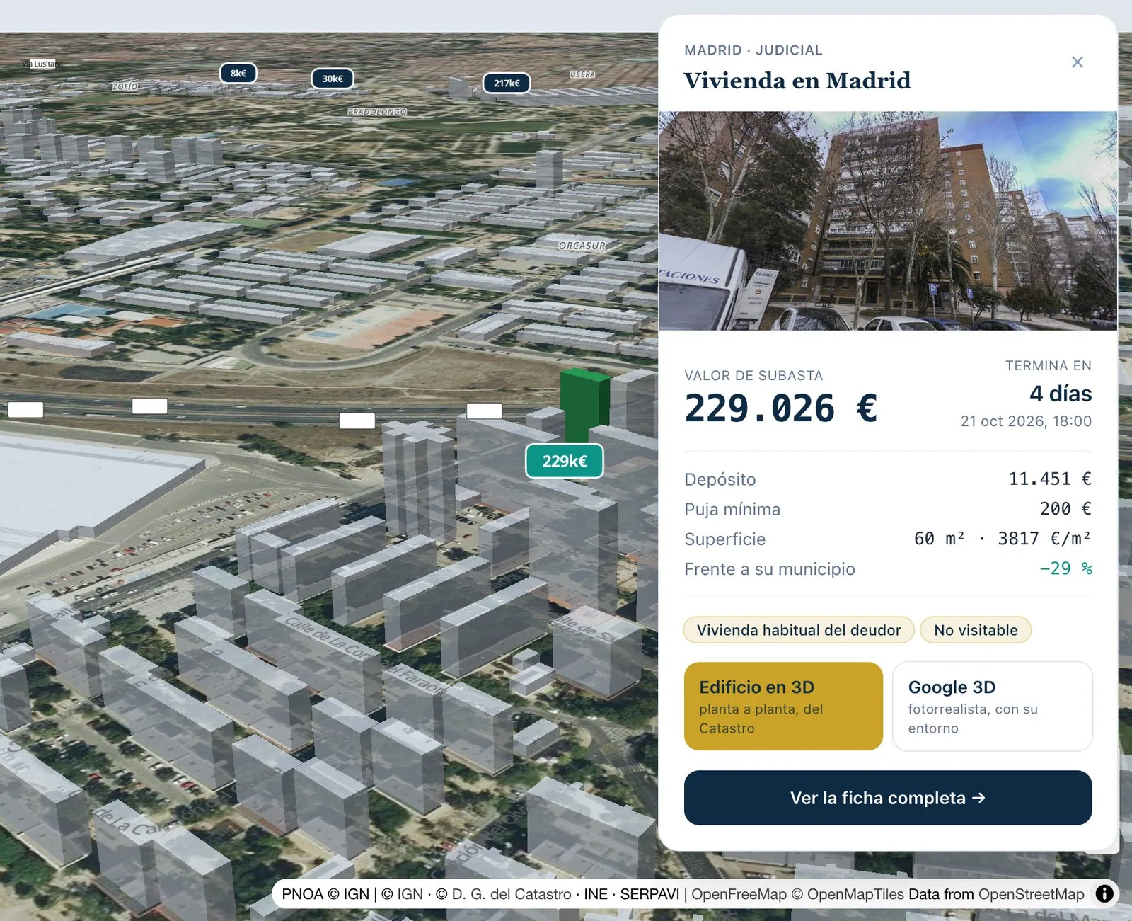 Vista de satélite con los edificios en 3D y la ficha de una vivienda en Madrid